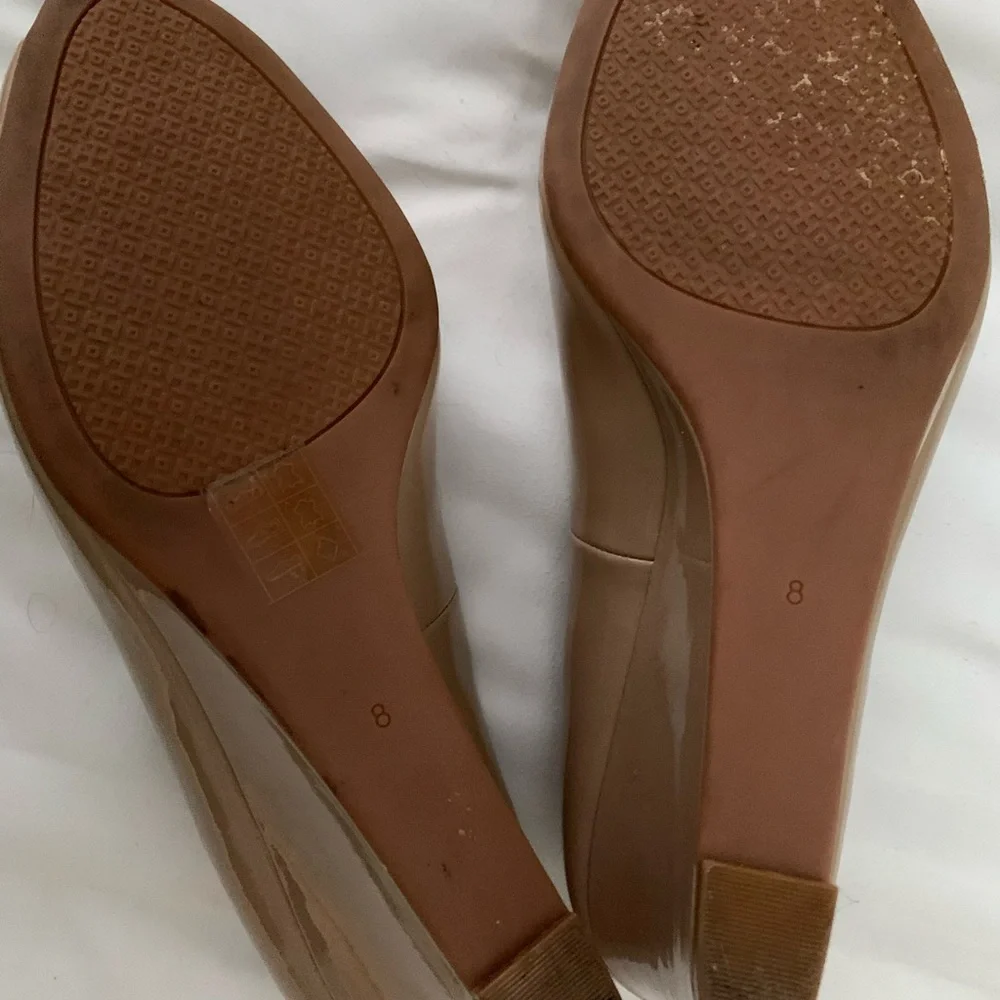 Tory Burch Nude Patent Leather Bow Wedge Pumps